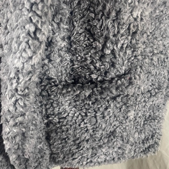 Faux Fur Gray Vest Size Medium - Picture 4 of 8